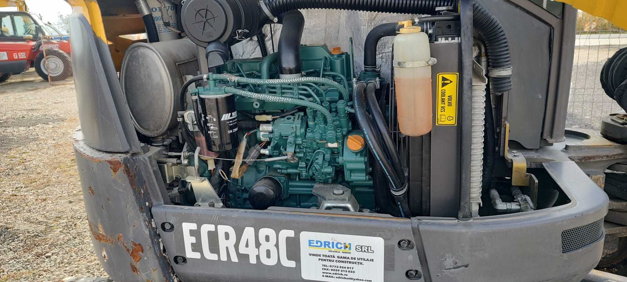 Miniexcavator marca Volvo, model ECR48C