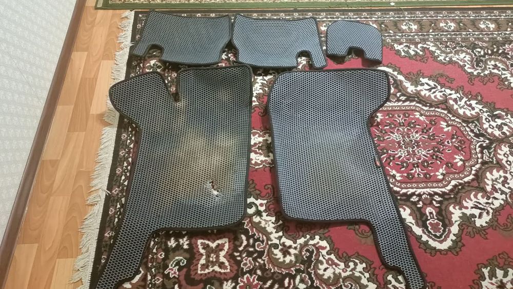 Ваз 2114, 2115ке коврик сатылады. Б/у усталган. Актобеде тур.