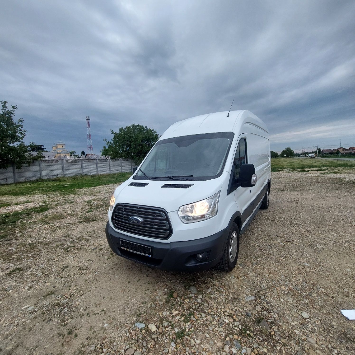 Vând autoutilita ford transit 2017