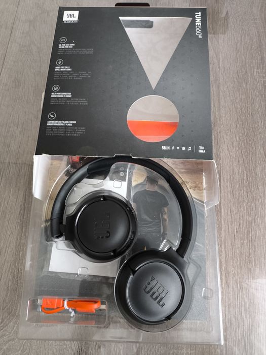 Продам наушники JBL