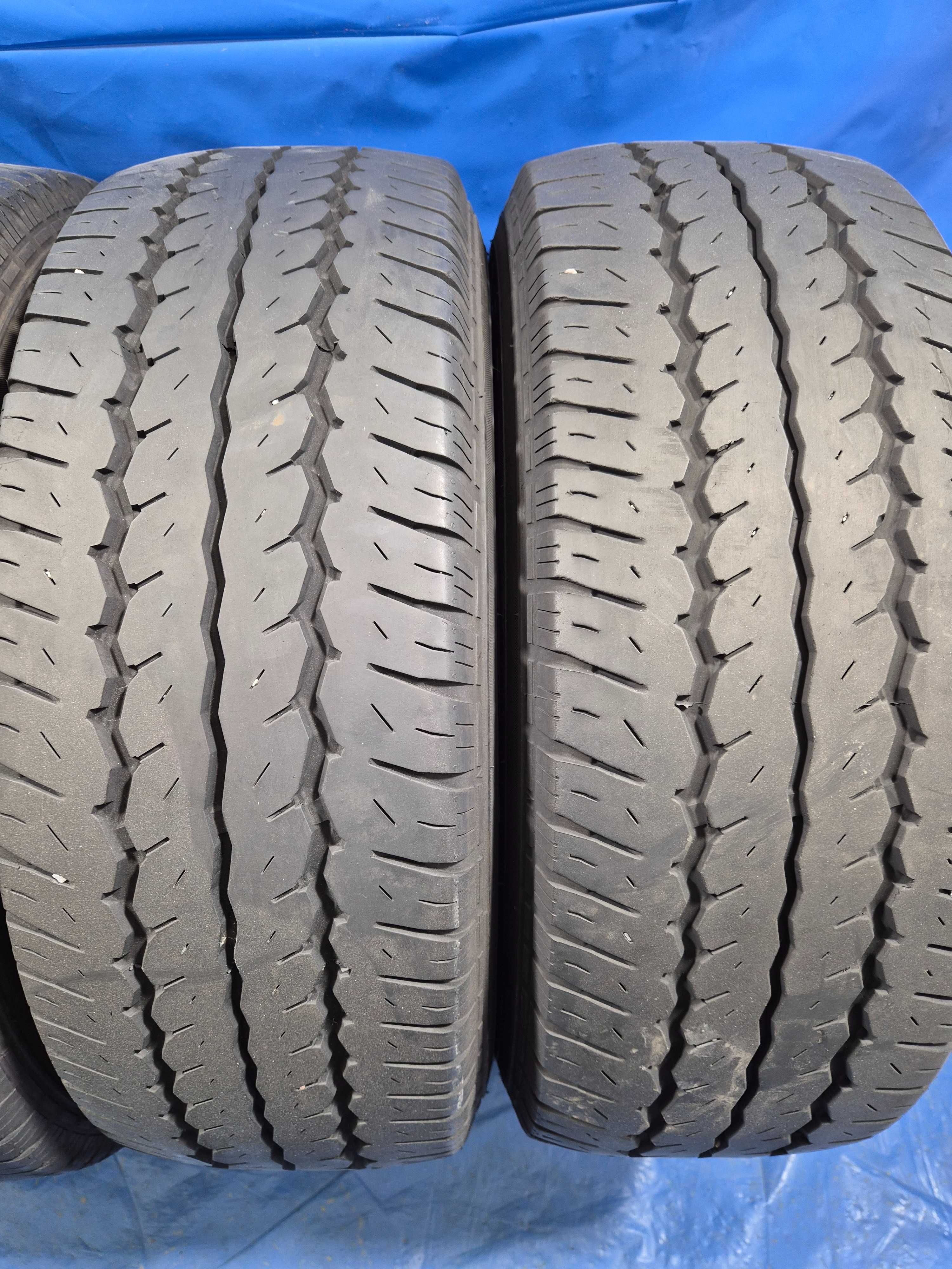 235/65/16c Maxxis
