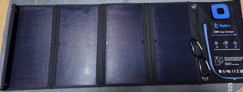 Vând panou solar portabil Big Blue 28w