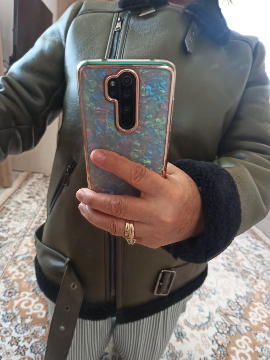 Продаю женскую кожаную дубленку