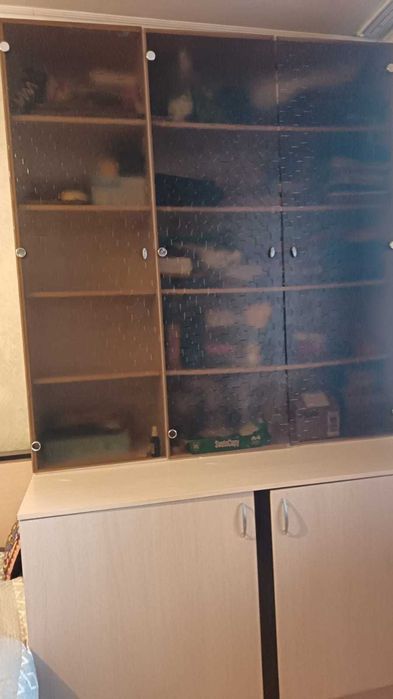 Книжный шкаф витрина