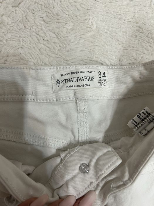 Blugi albi stradivarius