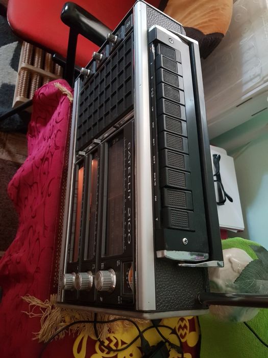Radio Grunding,Satellit 2100 original made in Germany.