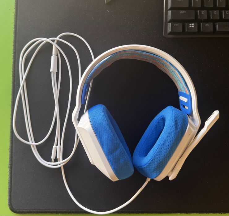 Слушалки G335 бели