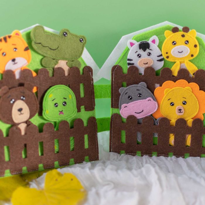 Set de Joacă Educativ din Fetru – „Aventura la Zoo” / Carte senzorială