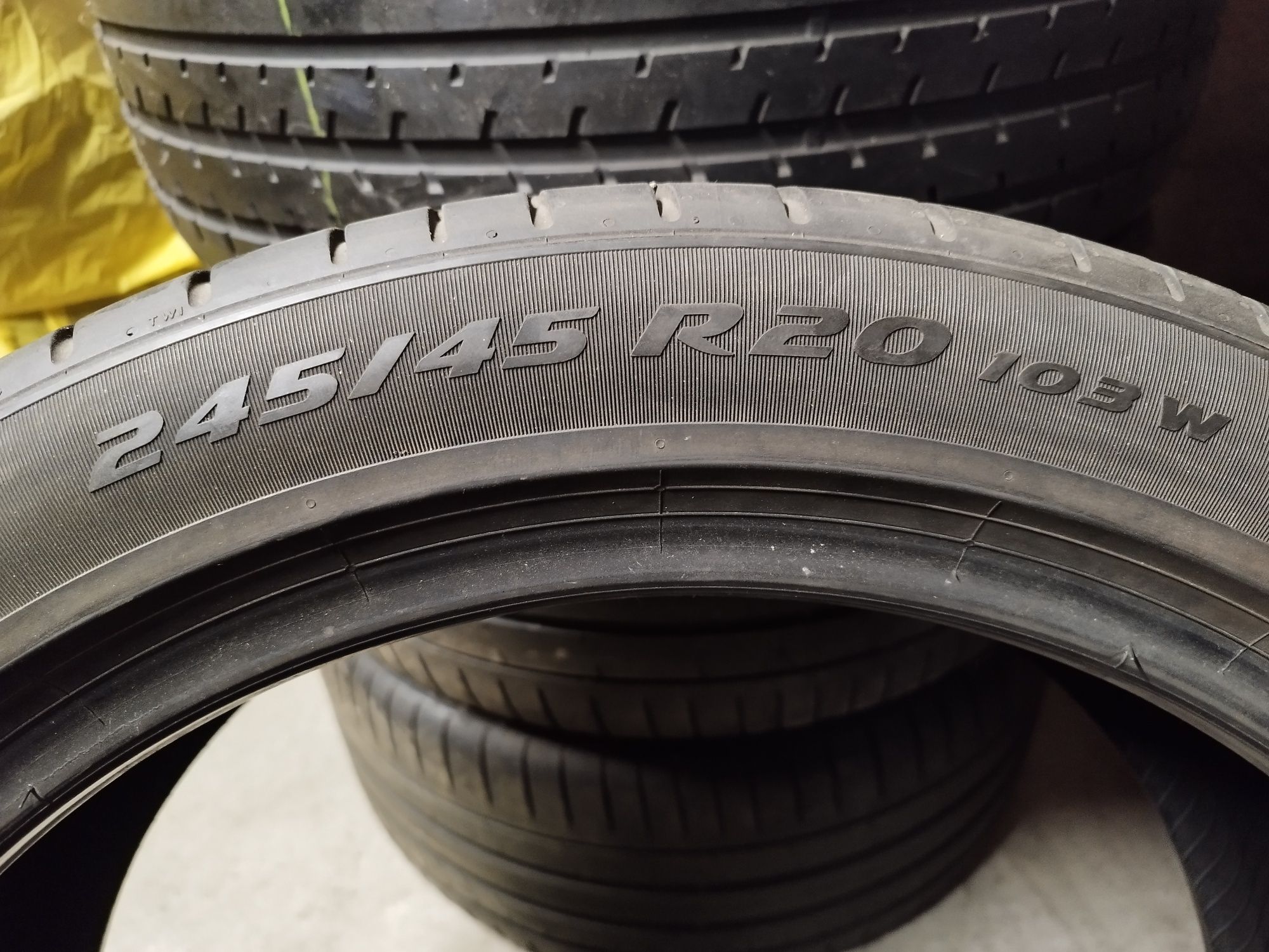 Pirelli 245/45/20