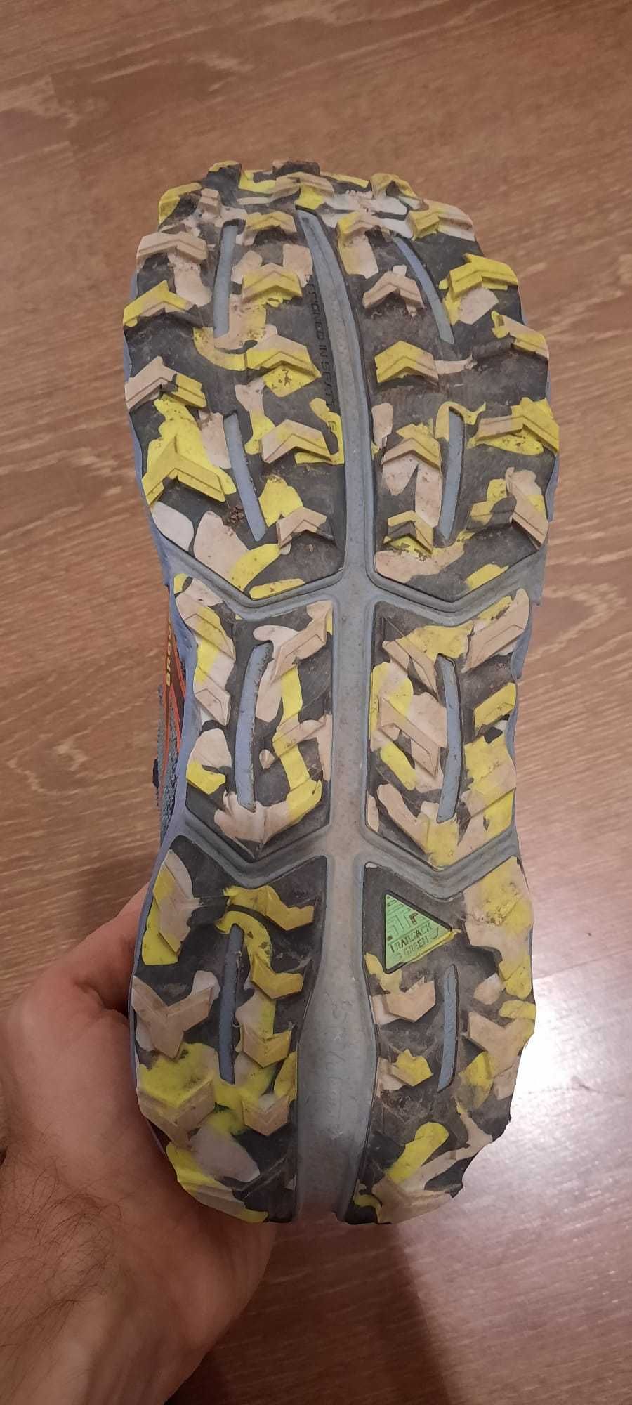 Brooks Cascadia 18, probati o singura data, primiti din SUA,
