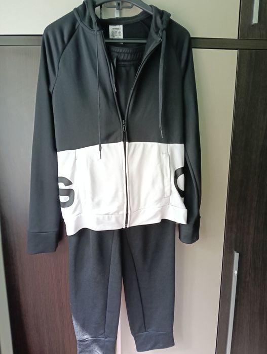 Vând trening adidas