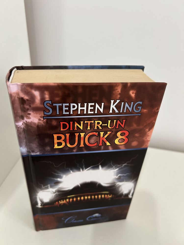 Dintr-un Buick 8 de Stephen King cartonata