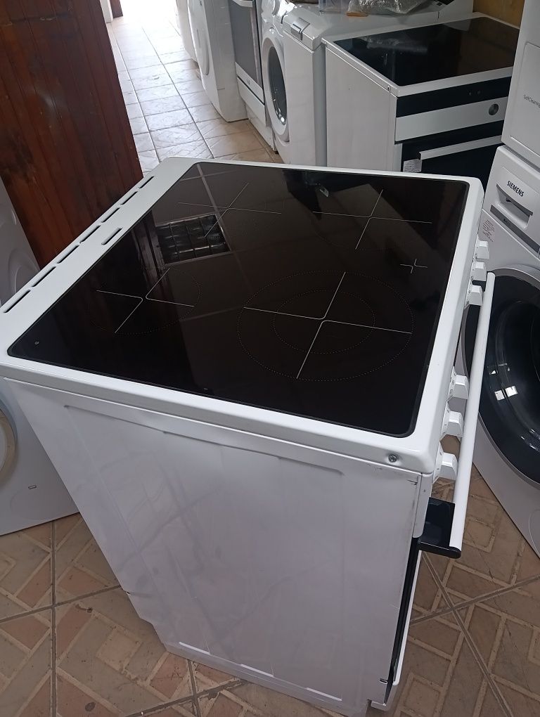 Свободно стояща печка с керамичен плот Gorenje  24 месеца гаранция!