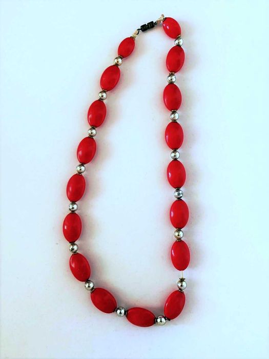 Продавам стилни колиета чешка бижутерия