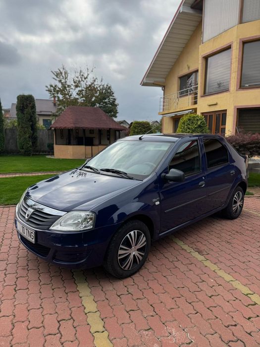 Vând Dacia Logan