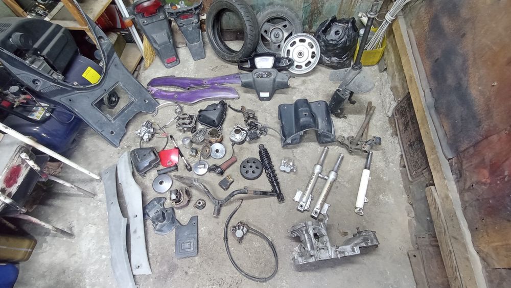 Продам запчасти на мопед Хонда Дио