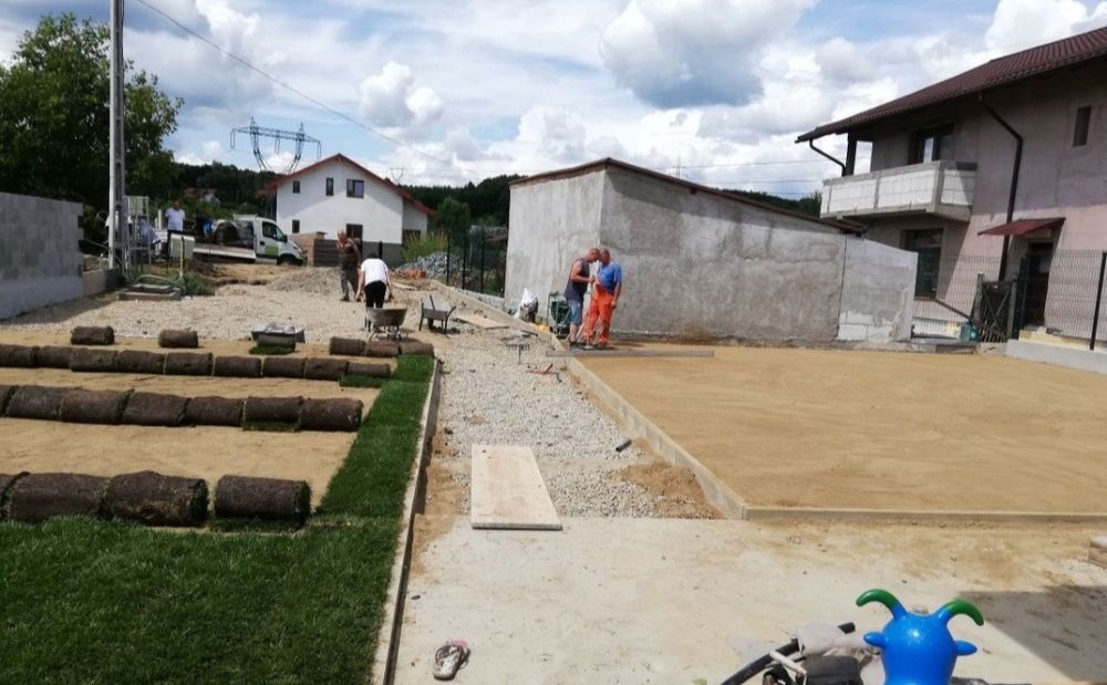 Gazon rulou 24 de lei m2 transport și montaj inclus în preț.