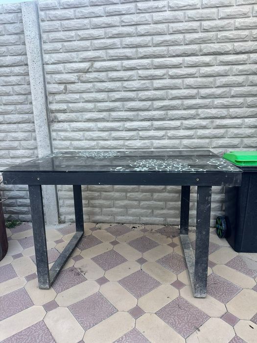 Стол для кухни из стекла