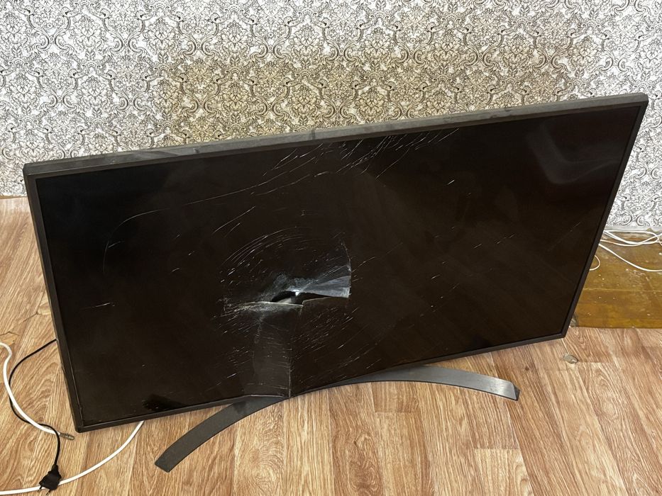 сломанный телевизор LG