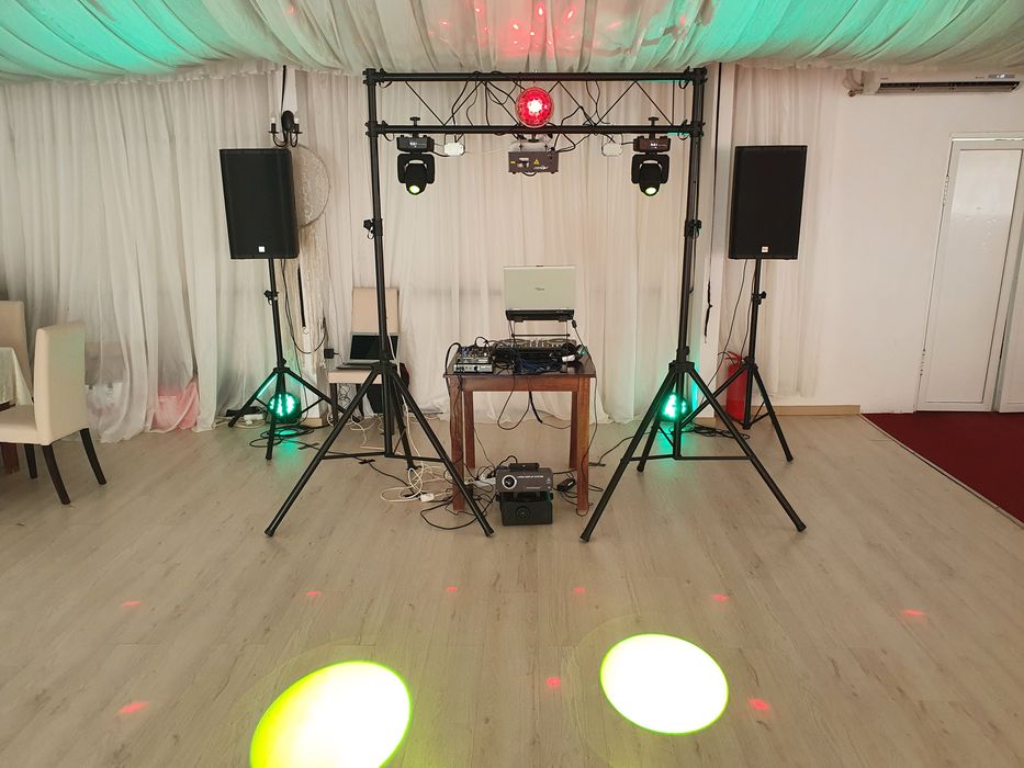 Vând 2 moving head/lumini DJ