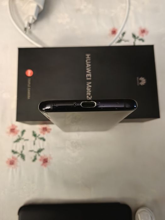 Продавам Huawei mate 20 pro