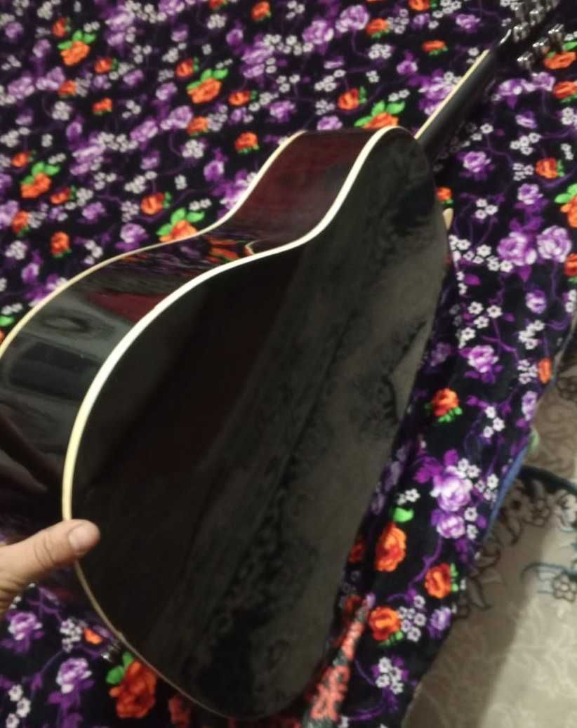 Gitara Rossiyada ishlab chiqarilgan