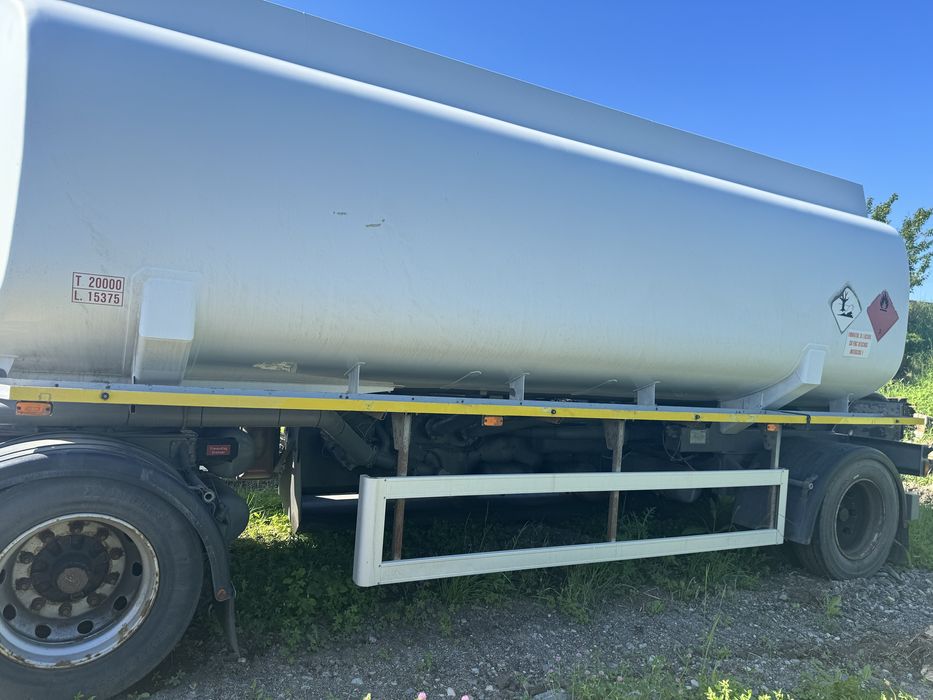 Cisterna scania cu remorca