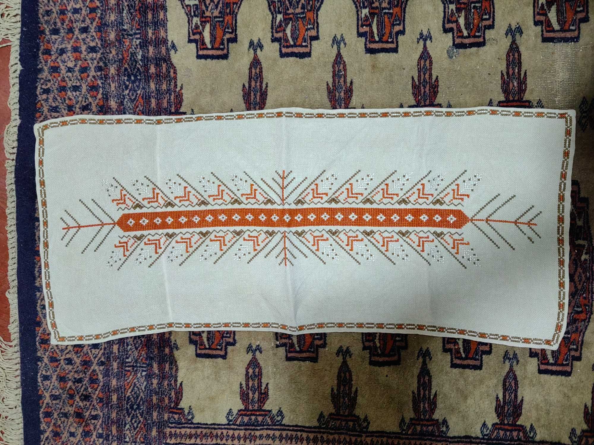 Тишлайфери ръчно бродирани