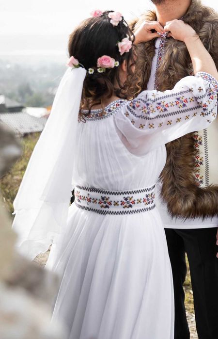 Rochie de mireasa cu broderie traditonala, Demetria