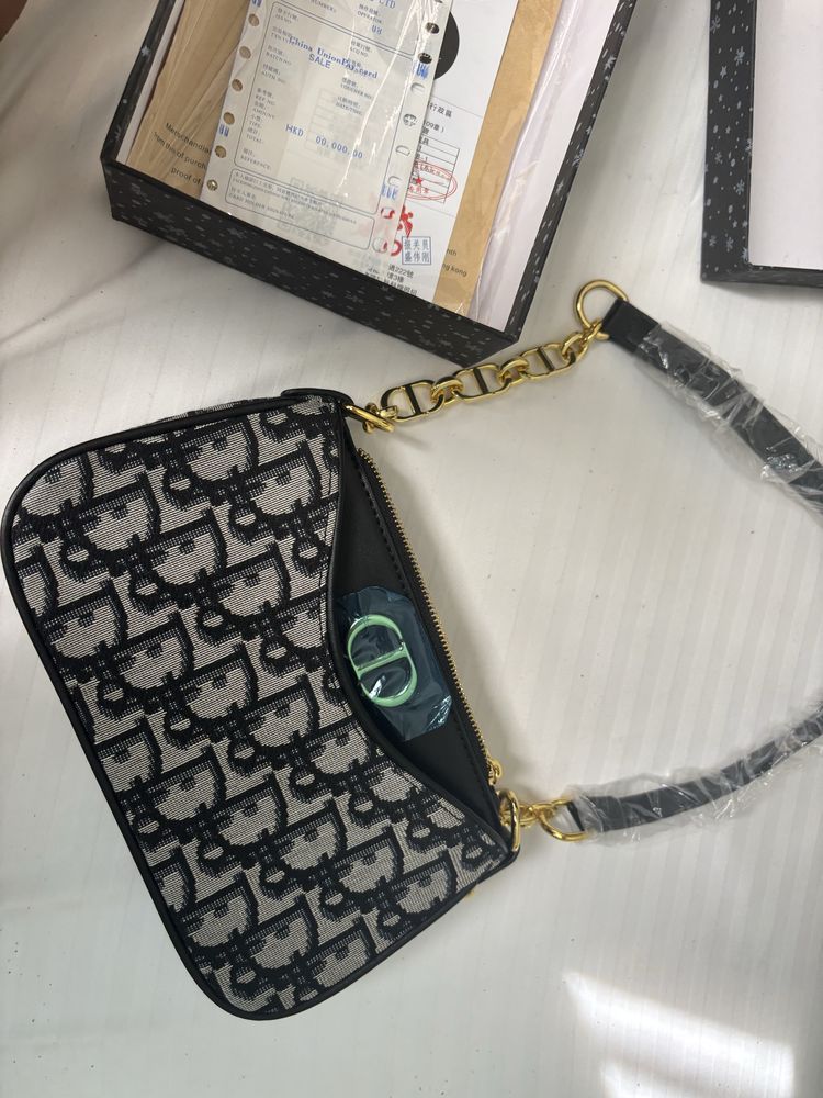 Dior чанта сериен номер