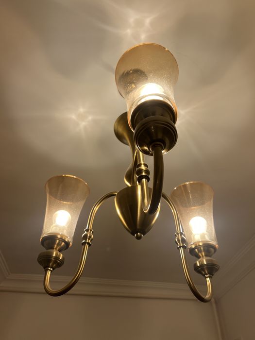 Candelabru auriu cu 3 brate