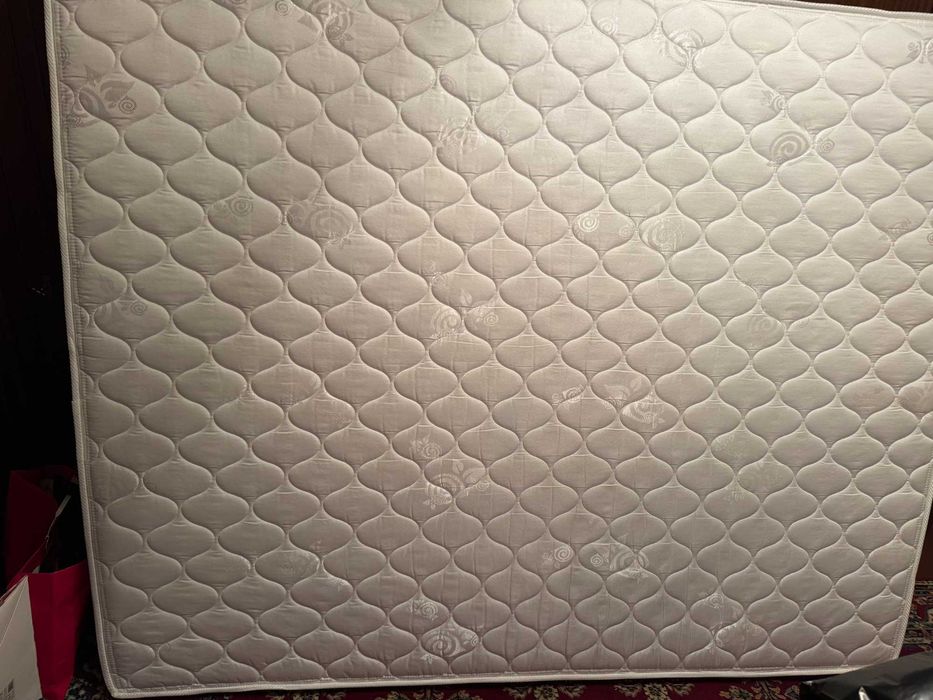 Подарявам много запазен матрак Симеонов 160/200