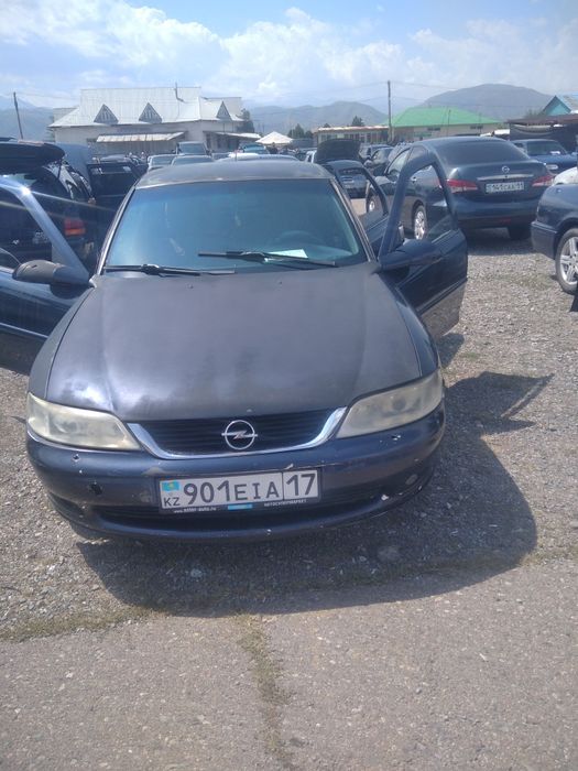 Опел вектра б автомат 2001 год объем 1,8 на ходу вложение по кузову...