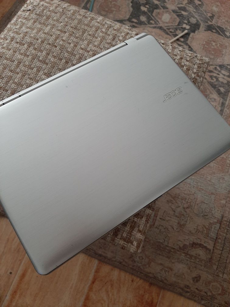 Laptop Acer super preț