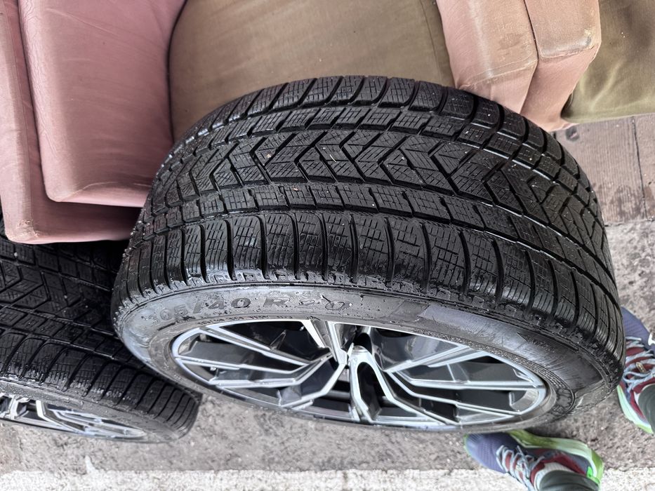 2 Roti de iarna bmw X5, 305/40/R20