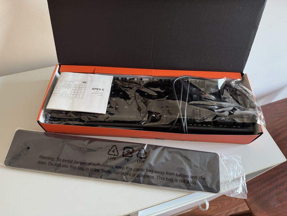 Tastatura SteelSeries Apex 5