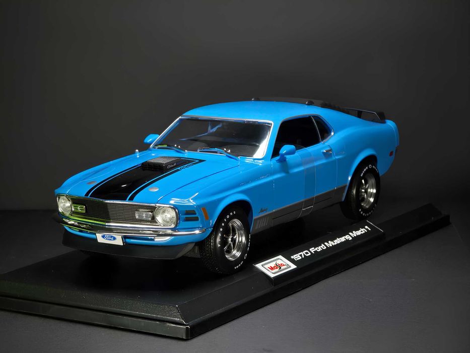 Коллекционные модели машин в масштабе 1/18