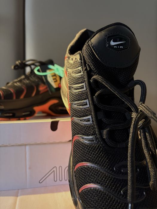 Nike Air Max Plus “Black/Total Orange”