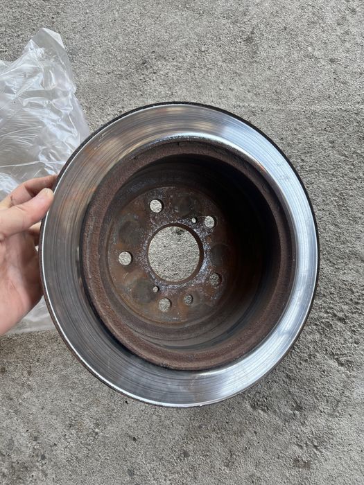 Тормозные диски передние и задние,на лексус rx300