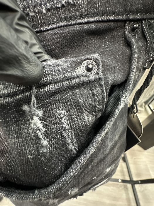 Blugi dsquared2.  vin în mărimile 50L, 52XL, 54XXL, 56-3XL, și 58-4XL.