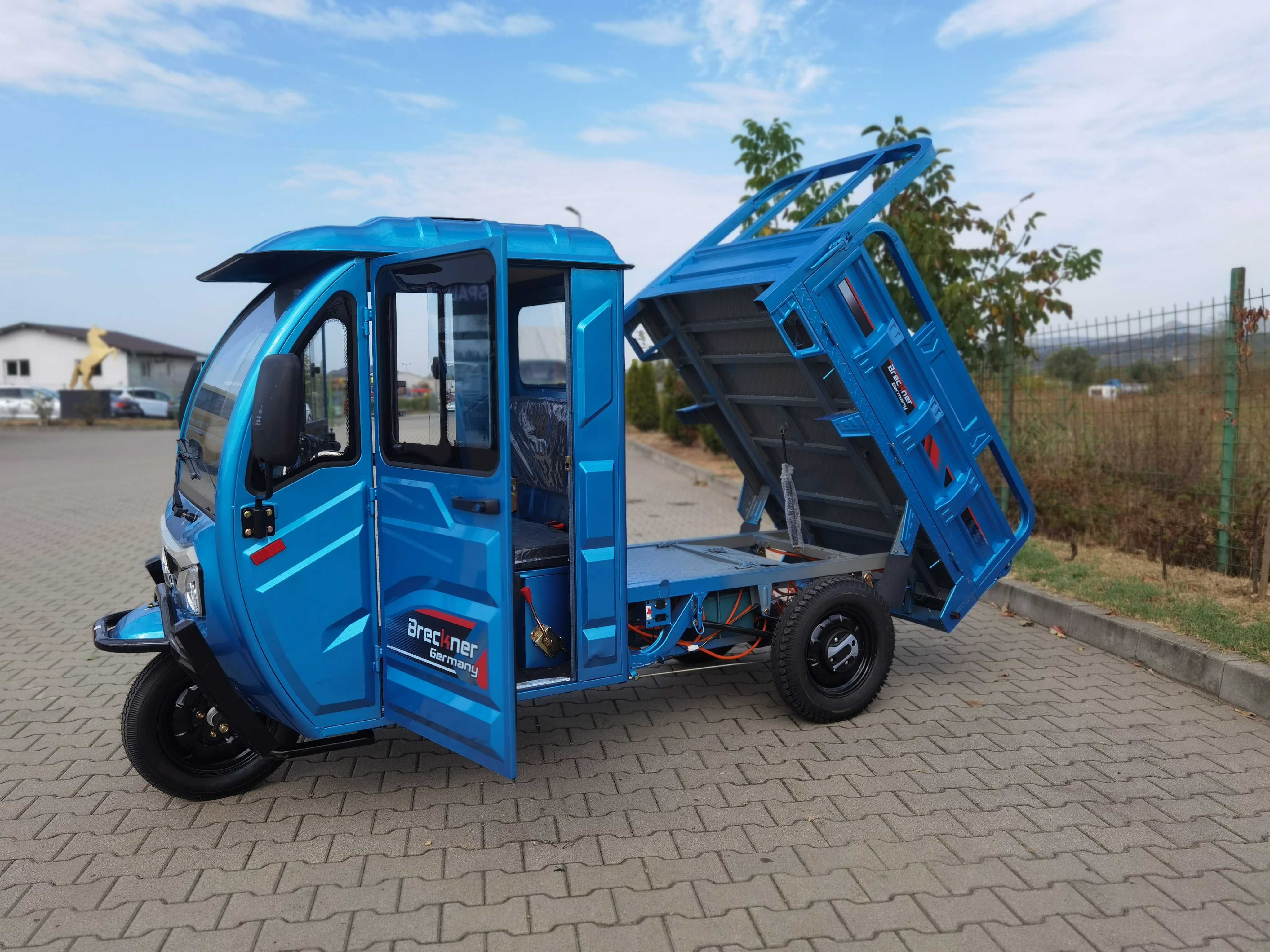 Triciclu electric Max cu cabina inchisa Max-Pro 2000 W fara permis