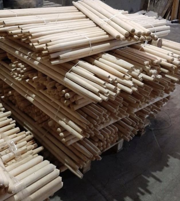 Черенки для лопат.Опилки.Цемент .Строителные смеси