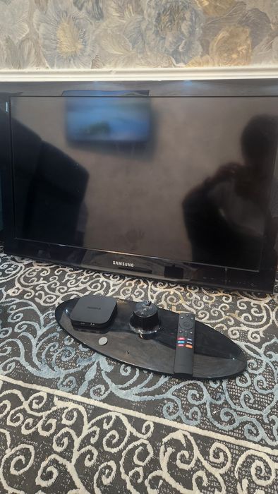 Телевизор  Samsung 32" + Xiaomi TV Box 4K