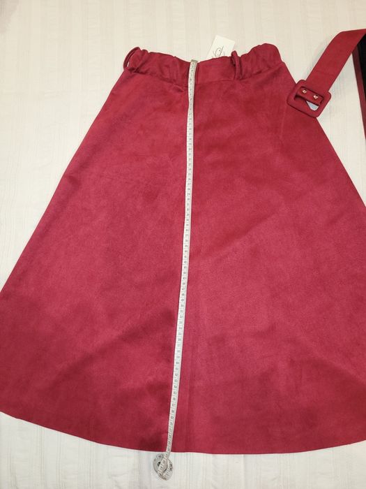 fusta in forma de A, rosu rubiniu