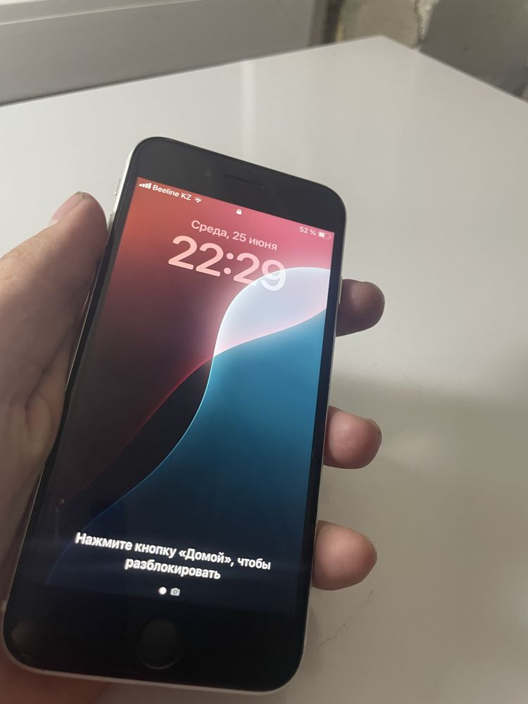 Продам айфон se 2020