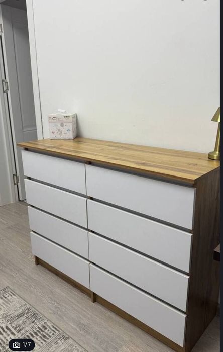 Komod,Chester sotiladi