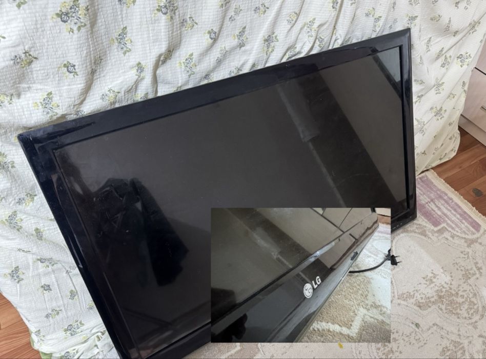 Телевизор LG в отличном состояний