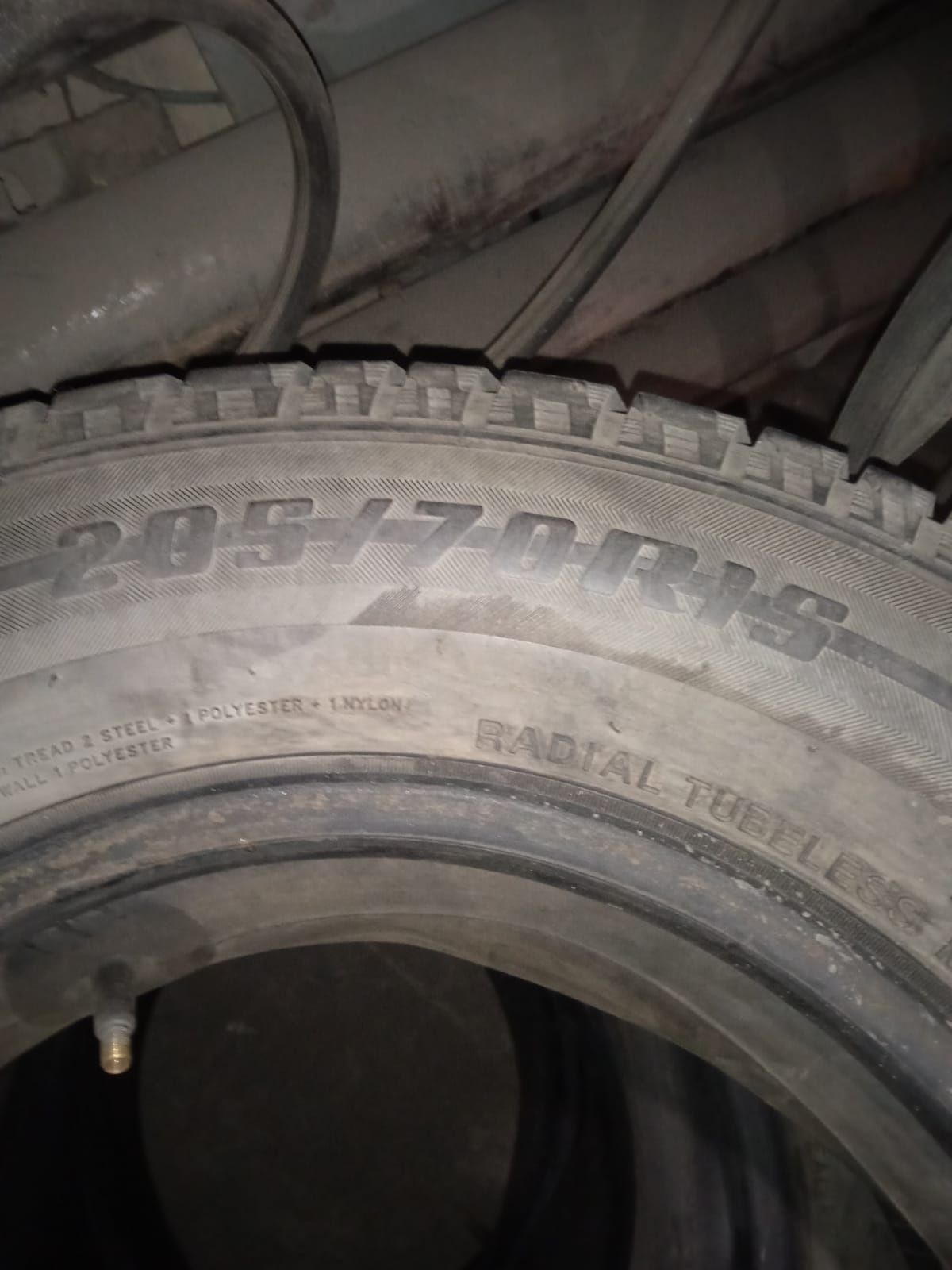 Продам зимнюю резину 205/70R15