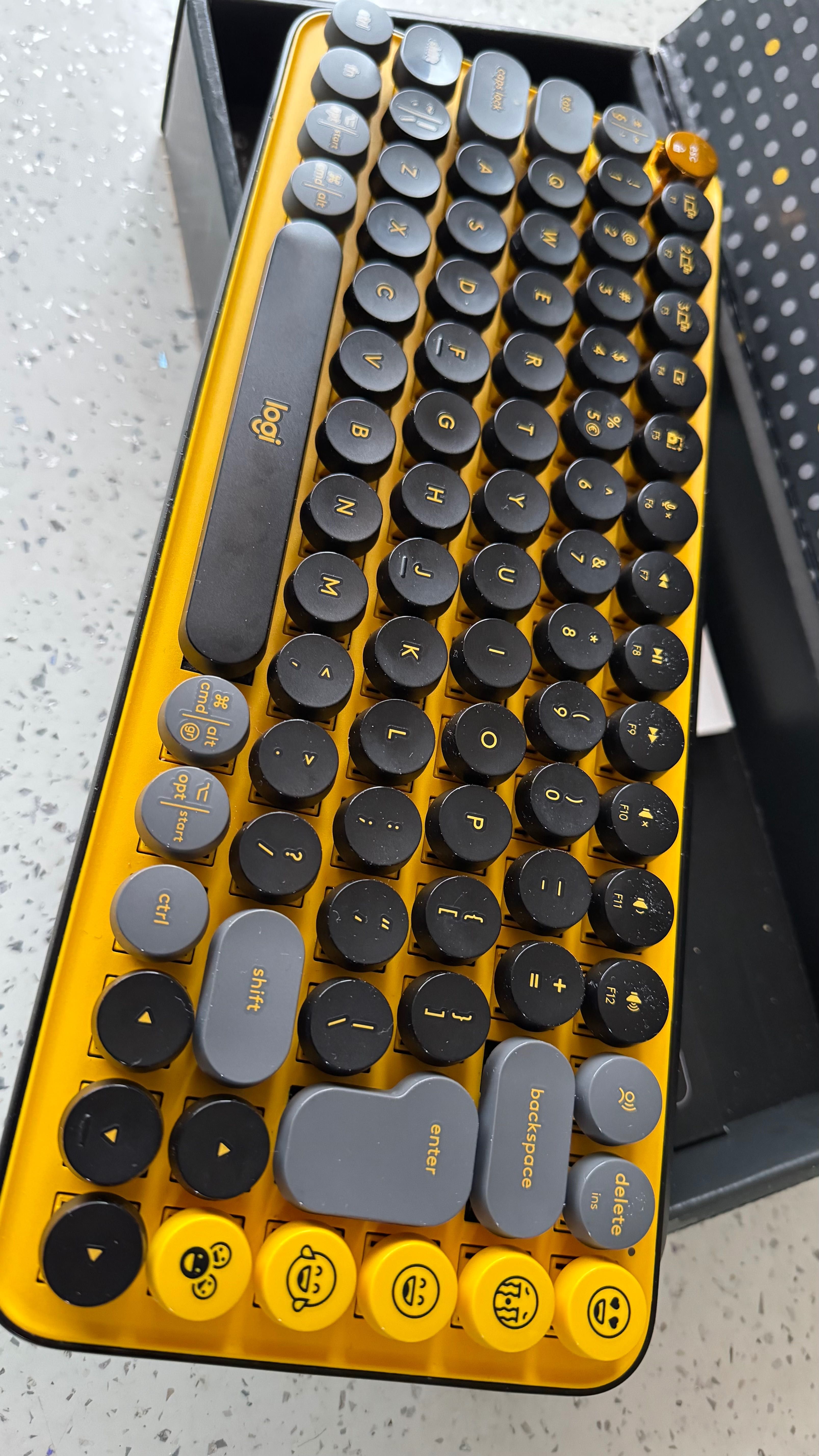 Logitech Pop Keys клавиатура