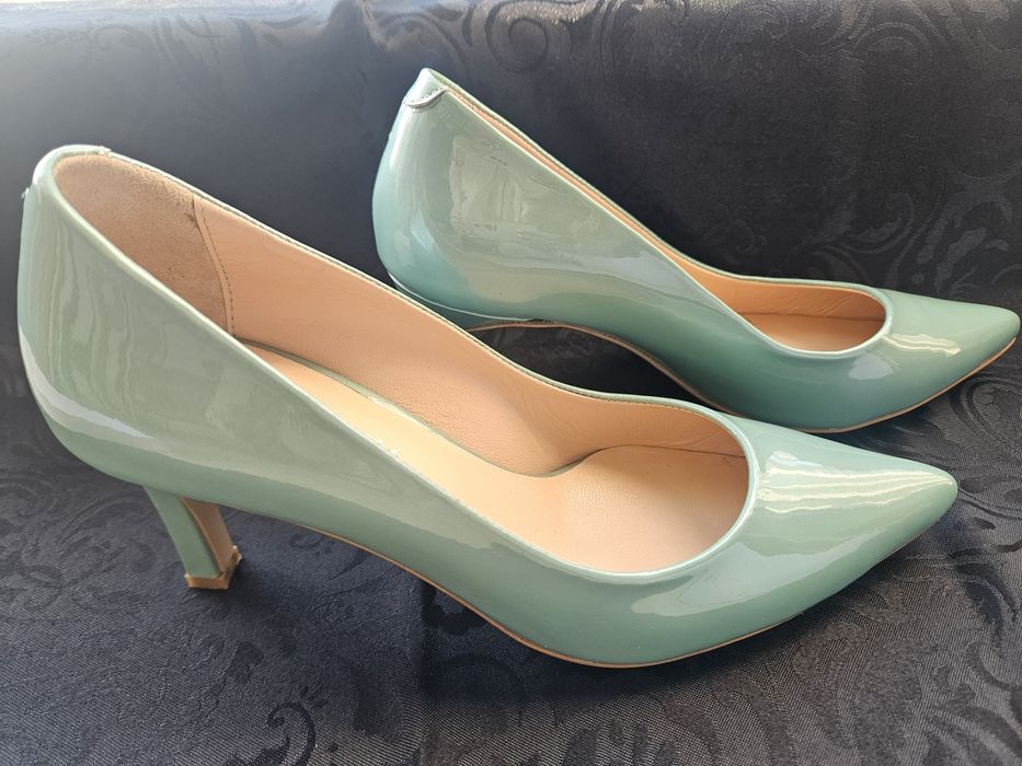 Елегантни дамски обувки